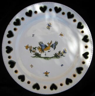 Plat rond perlé ajouré cœur