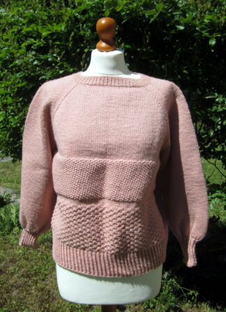 Tricot pull fait main de couleur rose pale acrylique taille 38/40